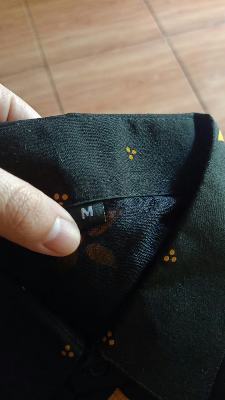 Batik Solo Kemeja Hem Garuda Emas Lapis Tricot Grounding