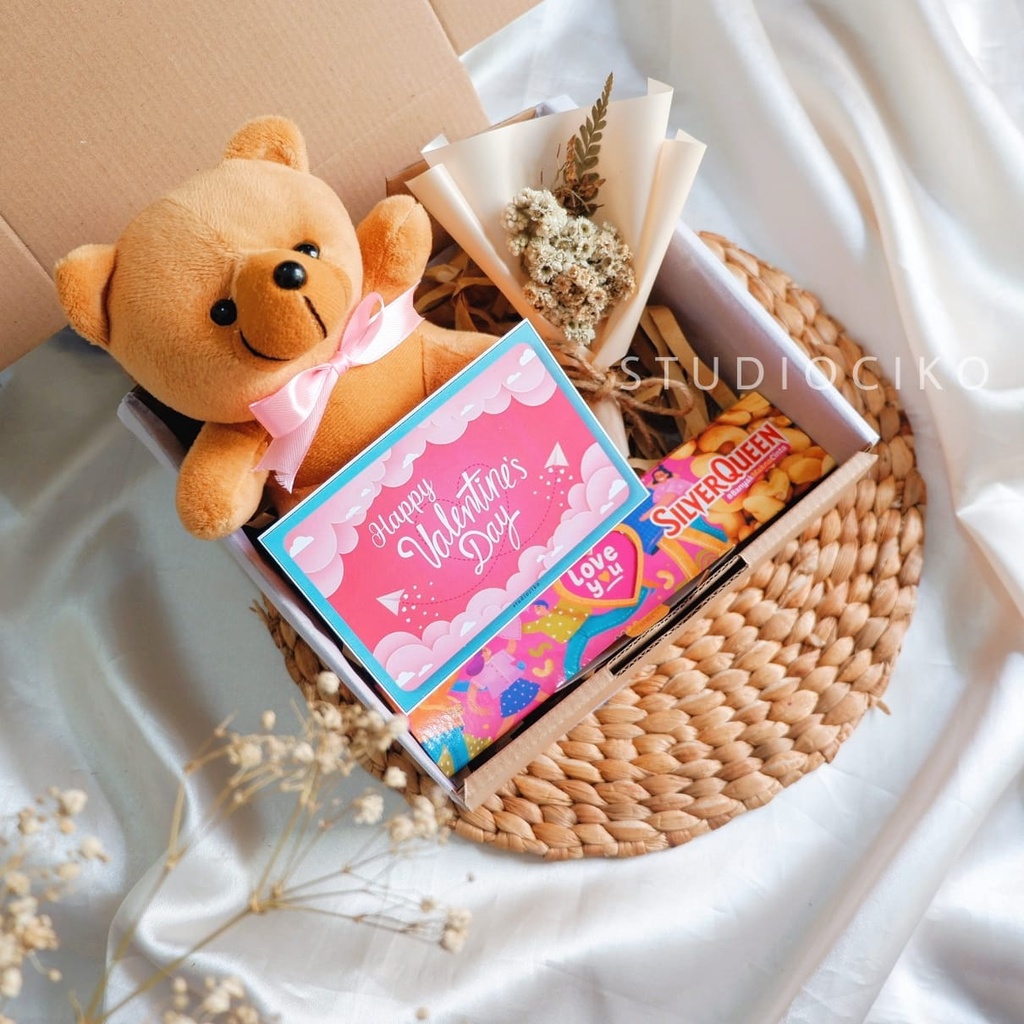 

Hampers Ulang Tahun Cewek Kado Valentine Anniversary Hadiah Pacar