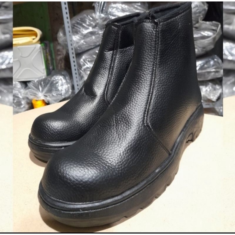 sepatu safety boot lesliting