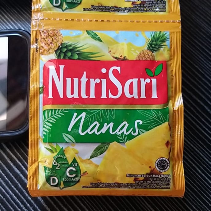 

Nutrisari Sachet Rasa Nanas 1 Renceng isi 10 Sachet