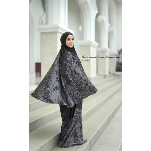 Granada series prayer robe in Black