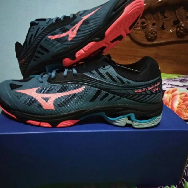 Mizuno Z4 low