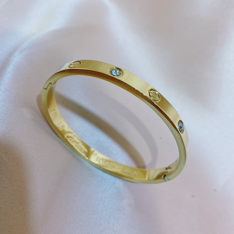 gelang sekrup crtier titqnium gold. tangan kecil bisa pakai. ready stock