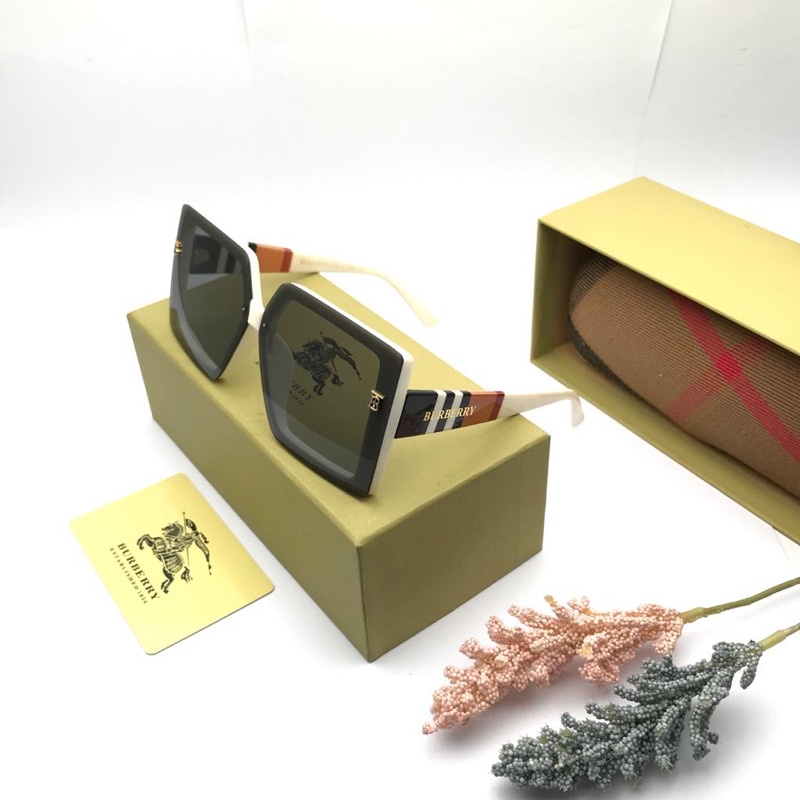 TERMURAH SE-SHOPEE Kacamata Fashion Kaca Mata Sunglass Wanita BURBRY 1447