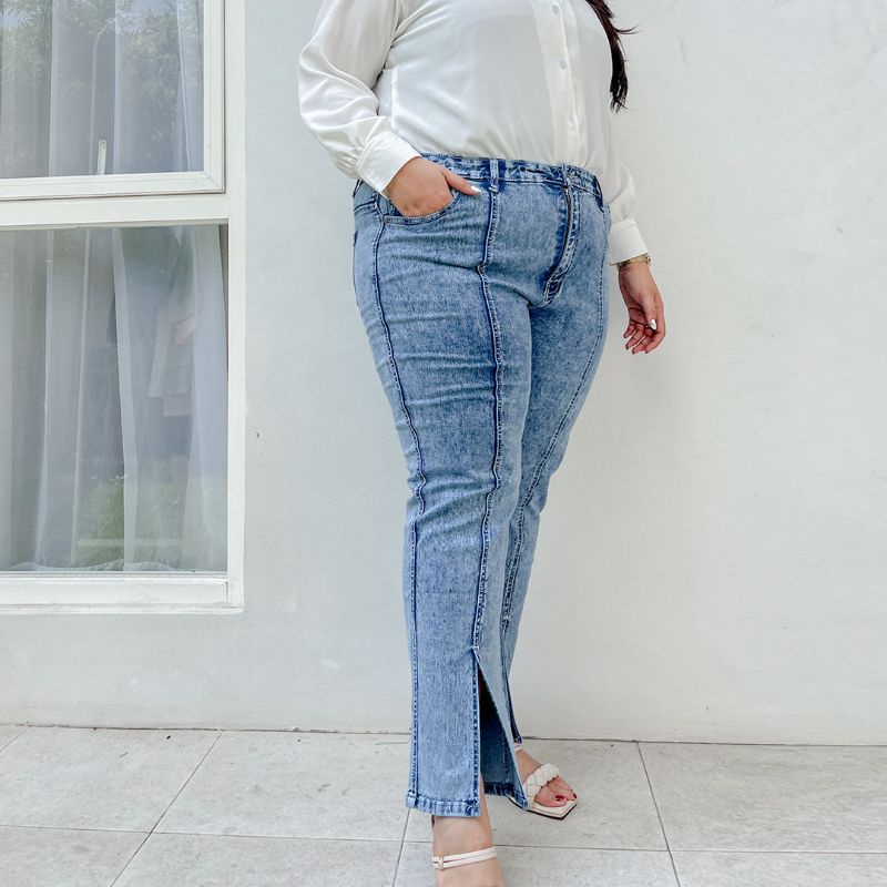 NOA JEANS by Bigissimo Preloved but New Bigsize