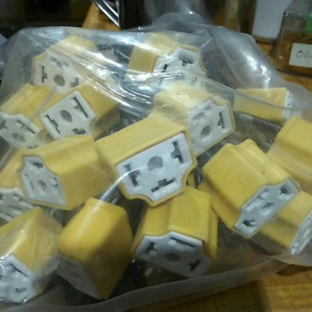 Soket lampu besar mobil