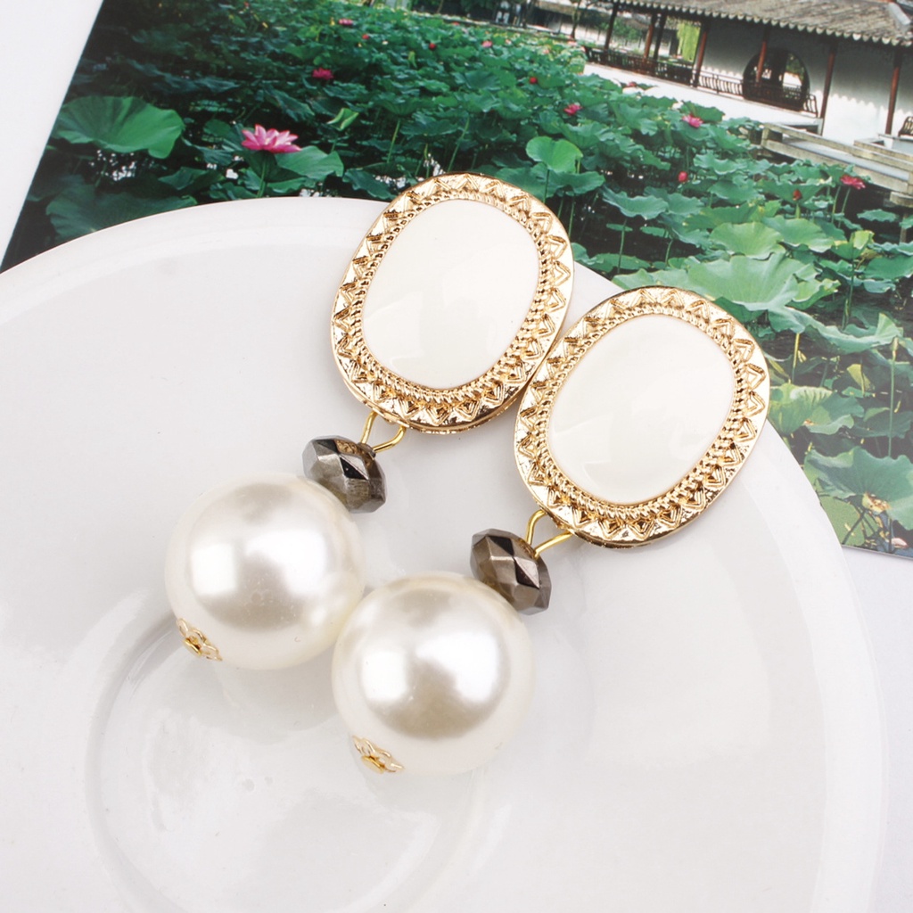 Eropa dan Amerika mutiara logam anting-anting profil tinggi retro anting-anting wanita anting-anting