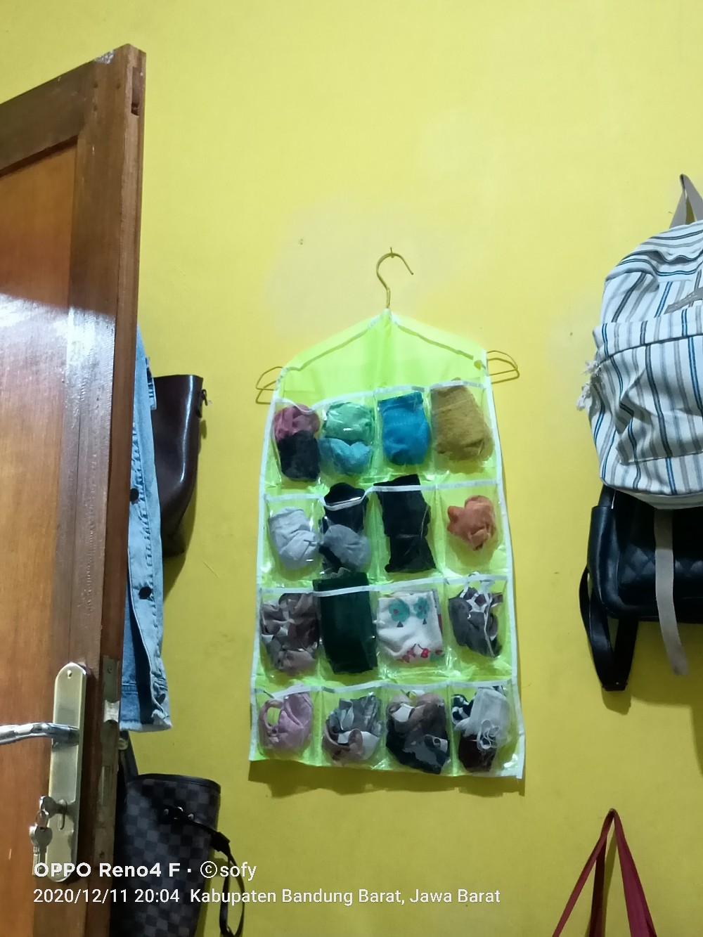 Gantungan Kaos Kaki Underware Organizer Multifungsi