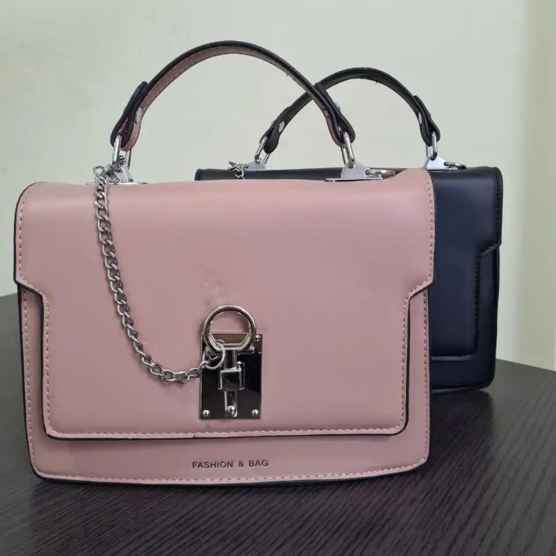 

Kode: ELJ 5316IDR : 155 rbBahan : Kulit PUukuran: 16 x 22 x 9 cm