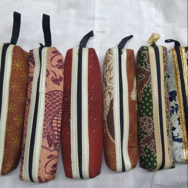 

SOUVENIR PERNIKAHAN ATAU PERLENGKAPAN KANTOR ATAU SEKOLAH TEMPAT PENSIL BATIK