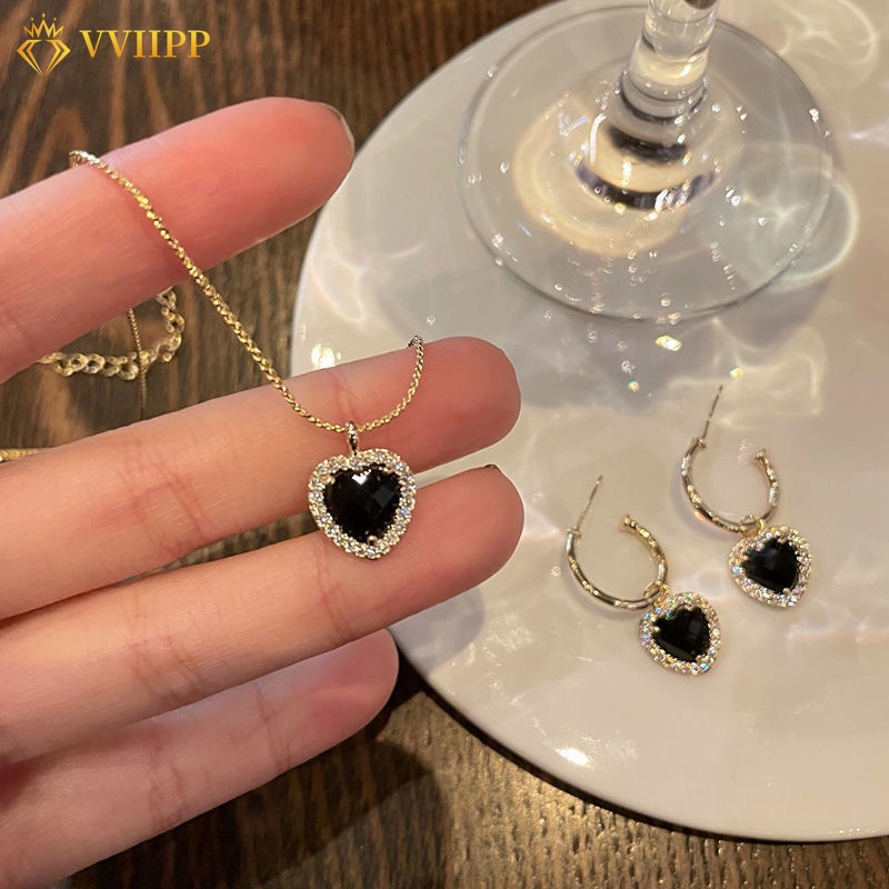 Set Kalung Rantai + Anting Gantung Tusuk Motif Hati Aksen Kristal Untuk Perhiasan Wanita