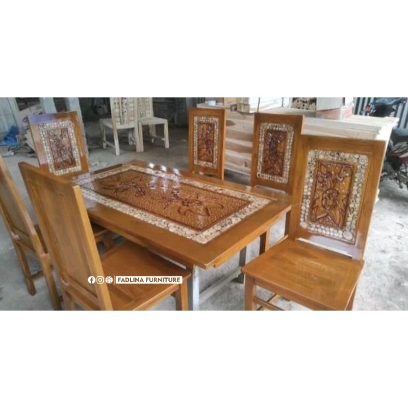 Meja Makan Koin Jati