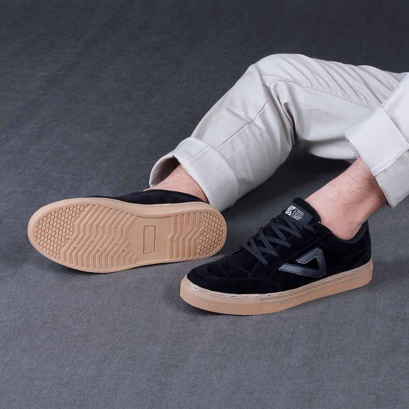 Sepatu Kulit Casual Sneakers Pria Keren Kets Distro Suede Premium Asli Original Terbaru