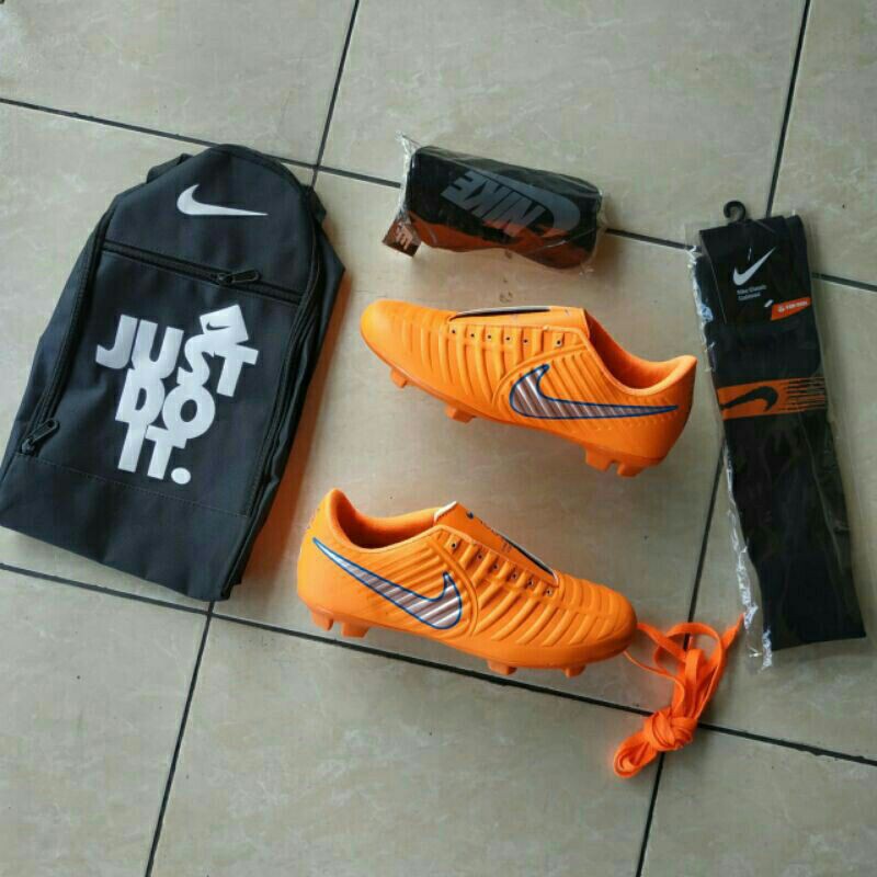 Paket Komplit Sepatu Bola Nike Tiempo gred ori.promo bola Tiempo murah.new bola Nike promo-6
