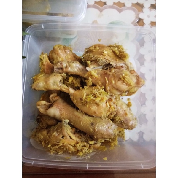 

AYAM UNGKEP SERUNDENG KELAPA/LENGKUAS