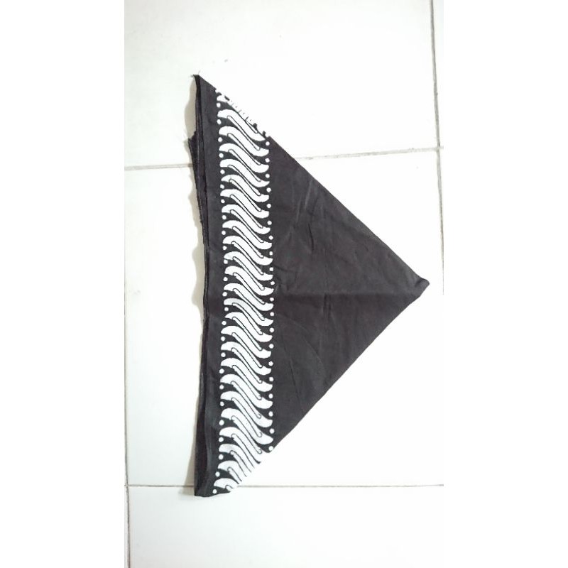 udeng segitiga banyuwangi hitam