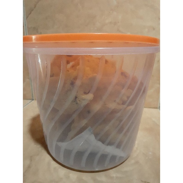 

peyek teri + toples atum ( isi 18-20biji)