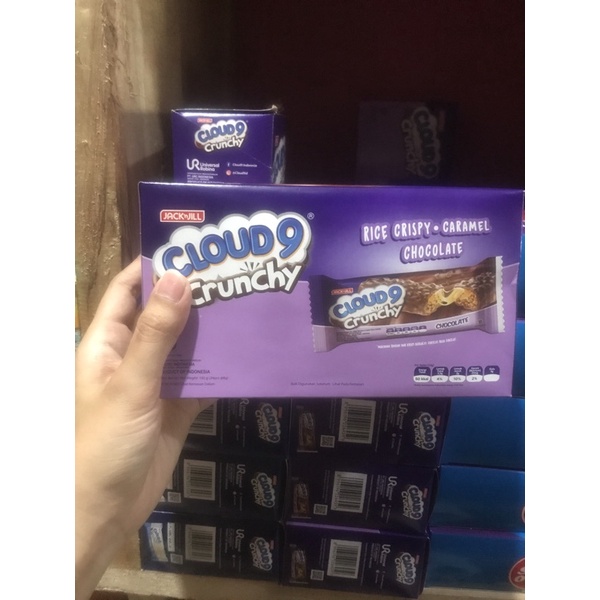 

cloud 9 crunchy 1 box isi 24pc