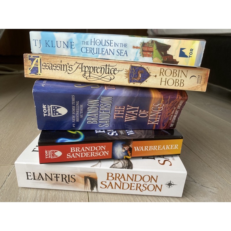 The Final Empire collectors - Brandon Sanderson - One Dark window Rachel gillig - Warbreaker - The W