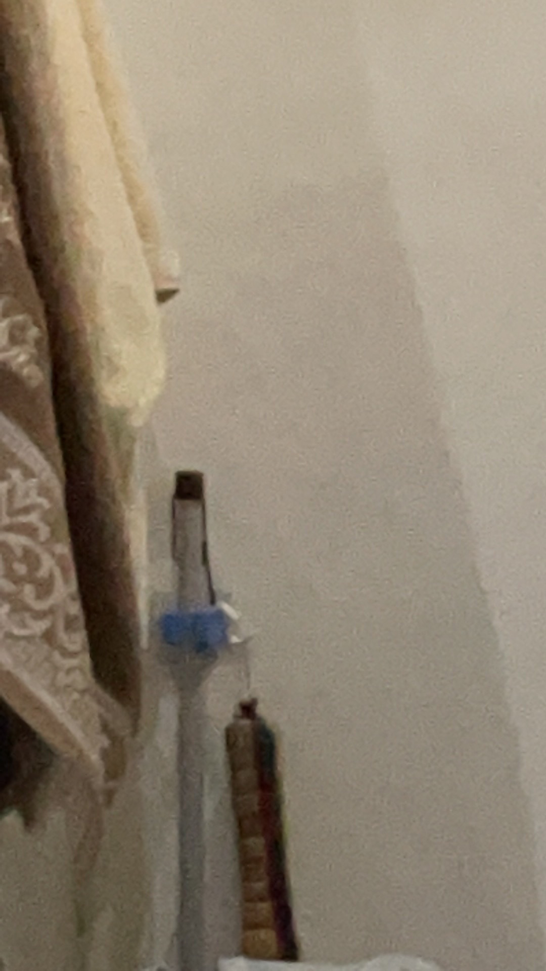 Gantungan Klip Pengait Gagang Sapu Pel Mop Holder Dinding Keramik Nj64