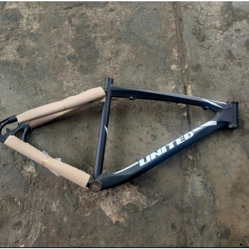 frame 26 MTB united dominate 078 hitam