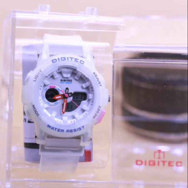 Digitec wanita