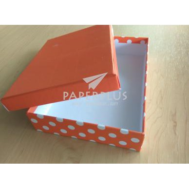 

Gift Box Persegi Panjang Polkadot Orange