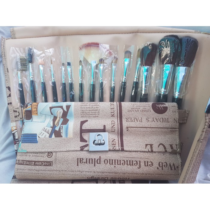 

KUAS KORAN - Dompet Coklat Brown 15in1 Kancing Cetekan Besi /Brush Set