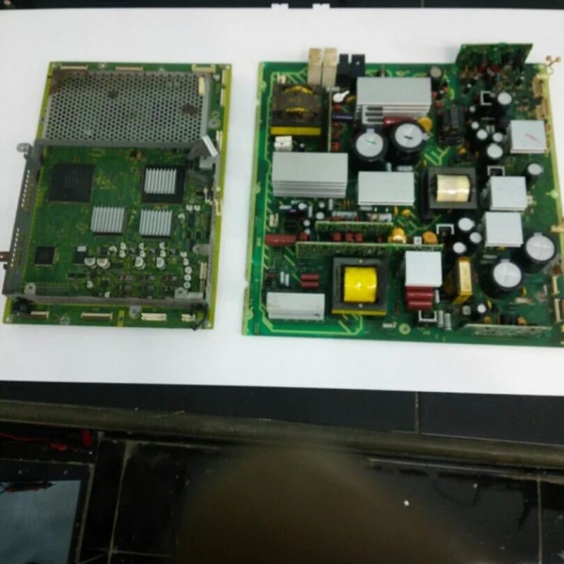 PAKET PART TV BOARD TV PLASMA PANASONIC TH42PW4 ORIGINAL MINUS ADA SEBAGIAN PART YG KARATAN