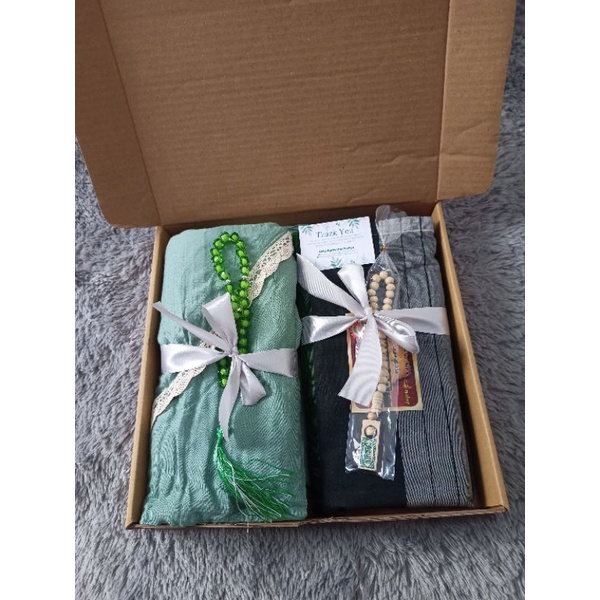 NEW PAKET HAMPERS COUPLE MUKENA RAYON RENDA PREMIUM SARUNG WADIMOR TASBIH KADO KOMPLIT