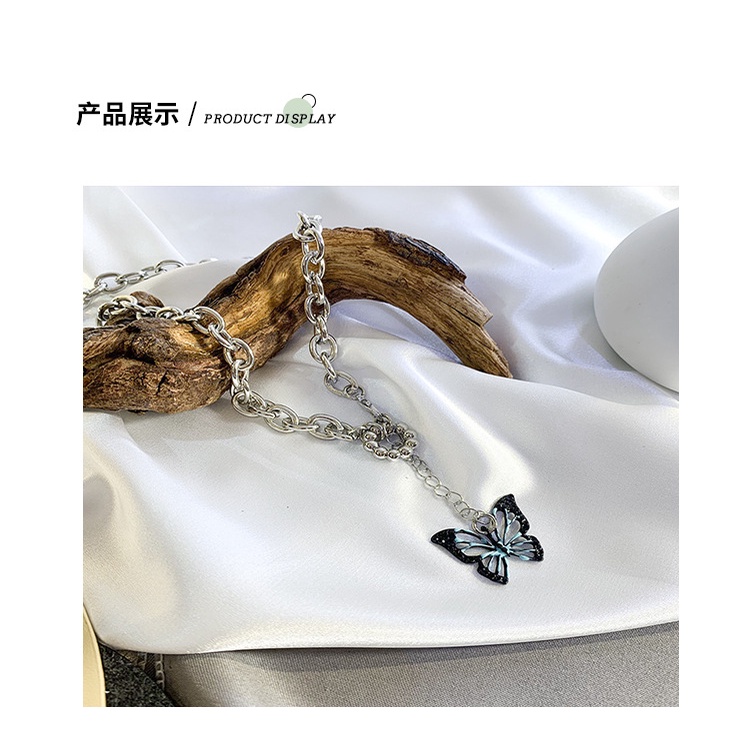 Jepang dan Korea gaya simple hollow tiga dimensi butterfly liontin kalung wanita ins gaya dingin tem