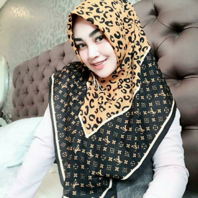 Hijab Segi Empat Voal Premium Lv Leopard Kw Kerudung Jilbab Macan Tutul Terbaru Shopee Indonesia