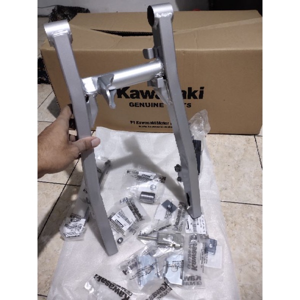 SWING ARM AREM KAWASAKI KAZE ORIGINAL ( honda GL CB WIN, MODIF CROSS TRAIL)
