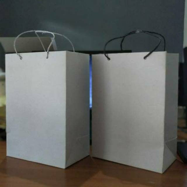 

Paperbag kraft putih ukuran P15xL9xT21 cm polos