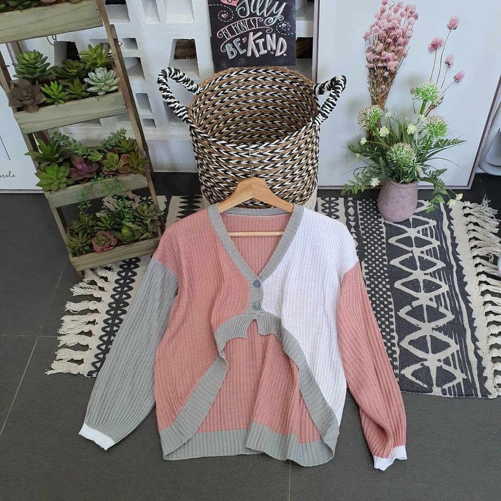 Quin Moon Outher Rajut Cardigan Kancing Model Croptop Kekinian