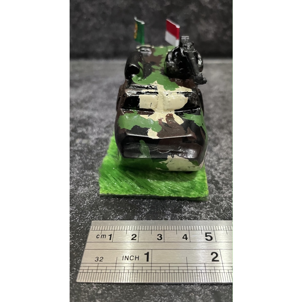 Miniatur Tank Militer TNI Loreng | Miniatur Tank| Patung Tank TNI - Loreng