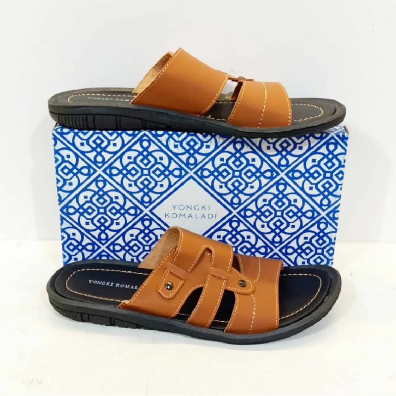 Sandal cowok Yongki komaladi