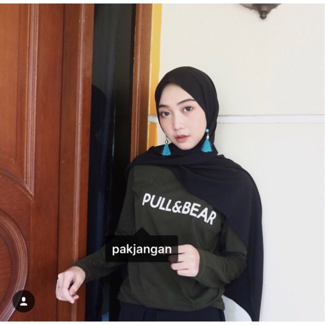 T-Shirt / Tumblr Tee / Kaos Wanita Lengan Panjang Pull&Bear PULL AND BEAR Warna Hijau Army