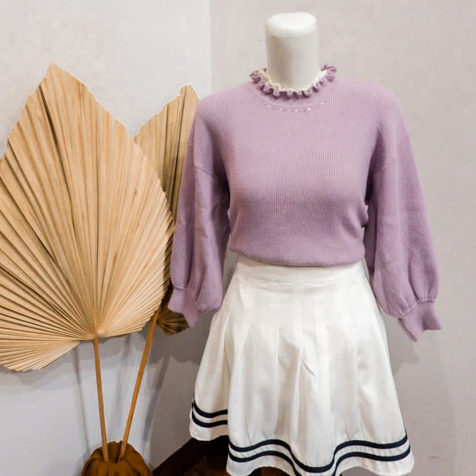 Sweater Rajut Lidi Model Lengan Balon Aksen Mutiara Warna Lilac Taro