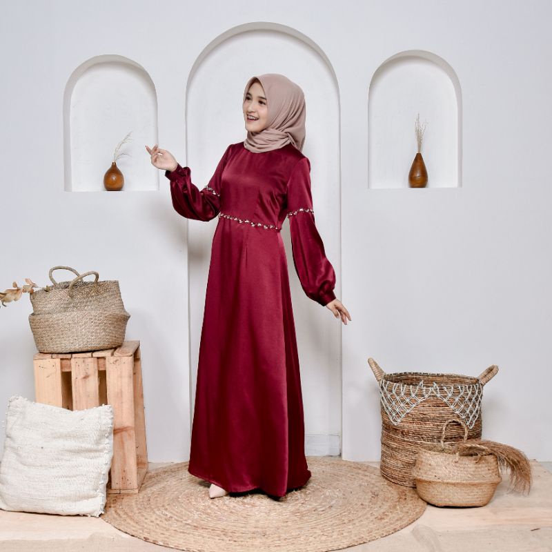 LAYLA DRESS YOUNGLADY OUTFIT dress kondangan gaun akad simple gaun wedding pernikahan baju muslim putih gaun lamaran elegan pakaian wanita pesta elegan fashion korea dres lebaran cantik anggun mewah nyaman gaun vintage bahan velvet maxmara fashion cantik