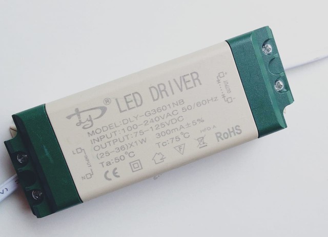 [DSP-9266] LED DRIVER CASING PLASTIK 25-36X1WATT 300 mA DLY-G3601NB