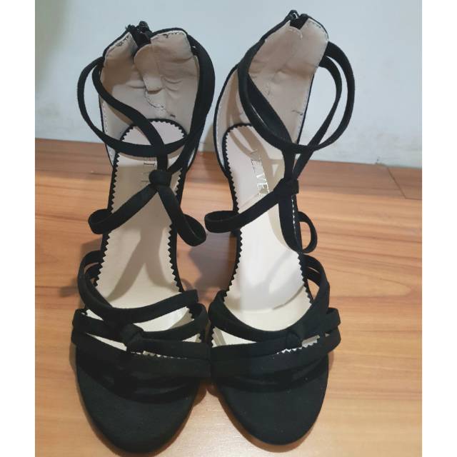 Preloved high heels velvet warna hitam