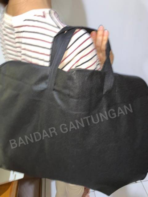 Cover Jas Bahan Kain Warna Hitam/Pelindung Baju Dari Debu/Pembungkus Baju Gantung(BH)