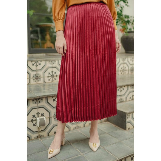 PLEATS SKIRT SATIN - BENANG JARUM