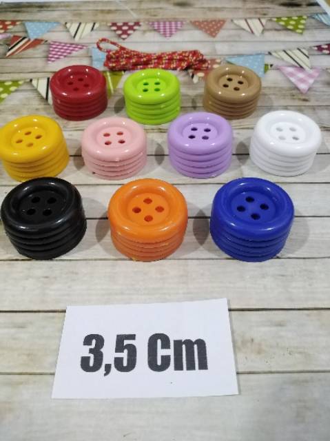 Mainan MONTESSORI Meronce Kancing Besar 3,5 cm / Kancing Jumbo / Kancing Plastik