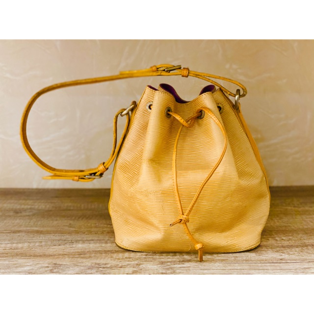 Louis Vuitton  LV Epi Noe Yellow vintage bucket bag Semi premium