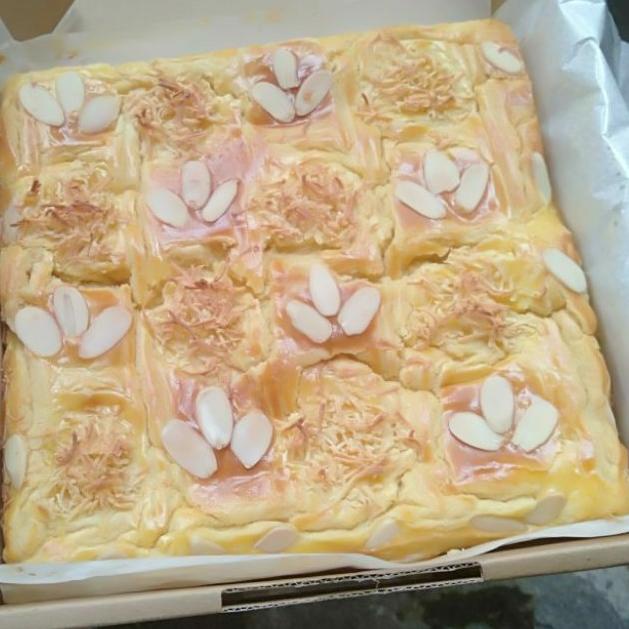 

Produk Ekslusif--LEKKER HOLLAND / Boterkoek (Buttercake)