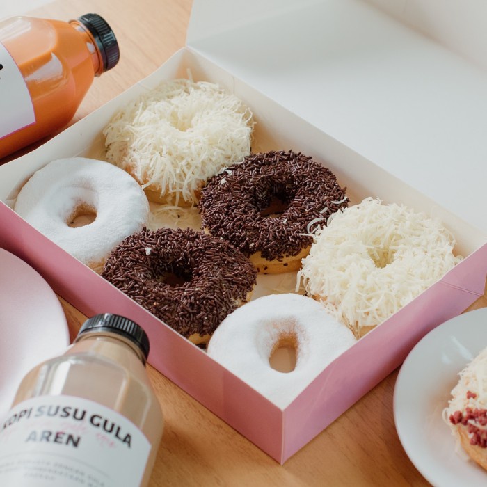 

Donat 1/2 Lusin Classic (Keju, Mocca Messes, dan Gula Tabur) - BARU