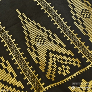 Jual Kain Tenun Sulam Motif Bugis Makassar Hitam - Tenun Sengkang BSM ...