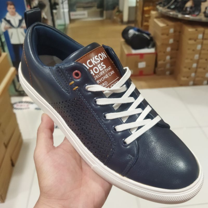 JACKSON sepatu casual pria terbaru